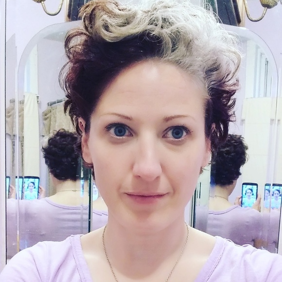 Meet your Posher Shopper, Victoria - Picture 2 of 7